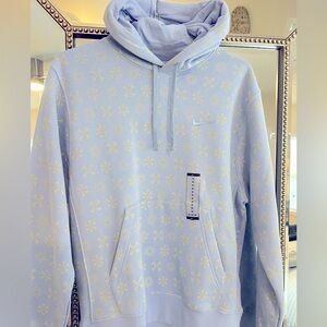 Nike NWT hoodie. This is a beautiful periwinkle blue Unisex M. Brand new.